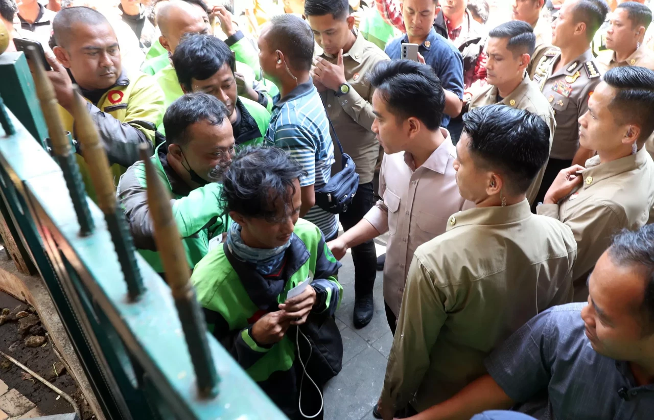 Wapres Gibran Tinjau...