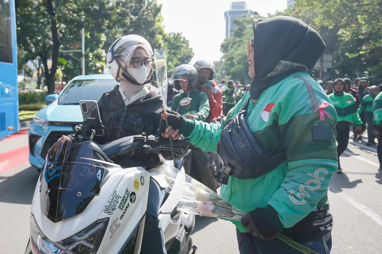Indahnya Persatuan,...