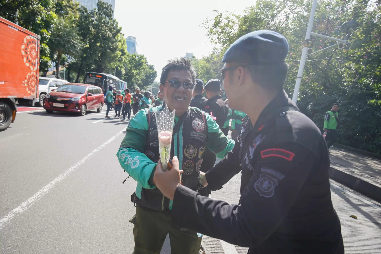Indahnya Persatuan,...