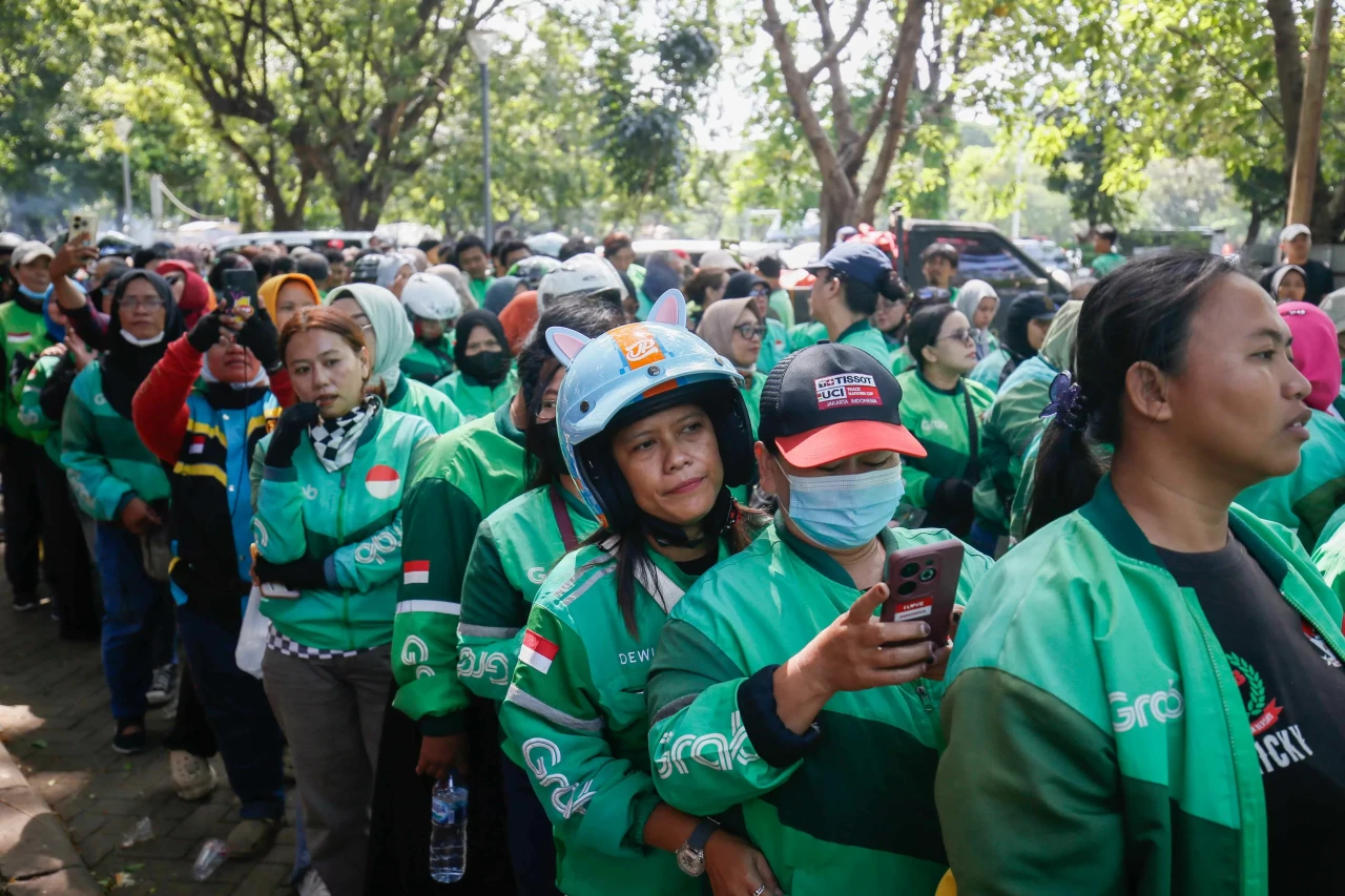 Indahnya Persatuan,...