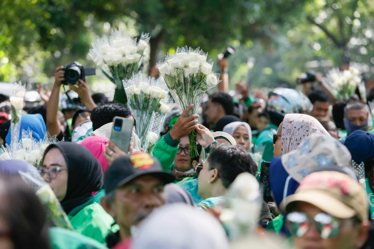 Indahnya Persatuan,...