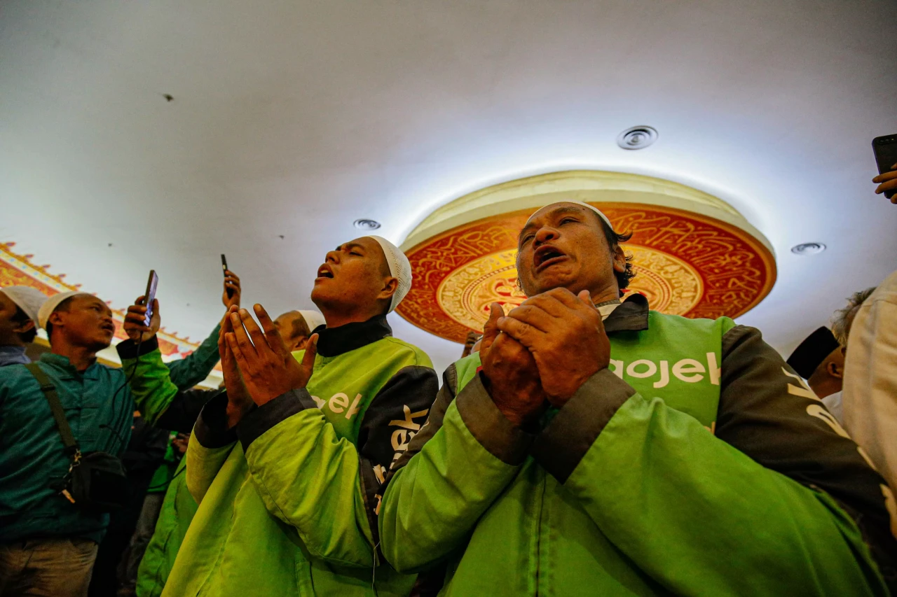 Doa Bersama Pengemudi...