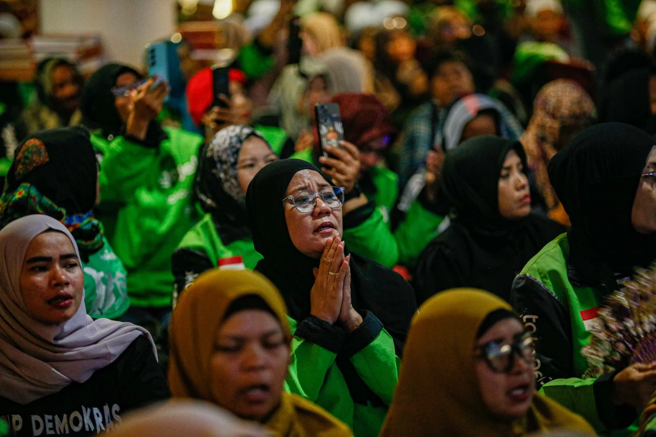 Doa Bersama Pengemudi...