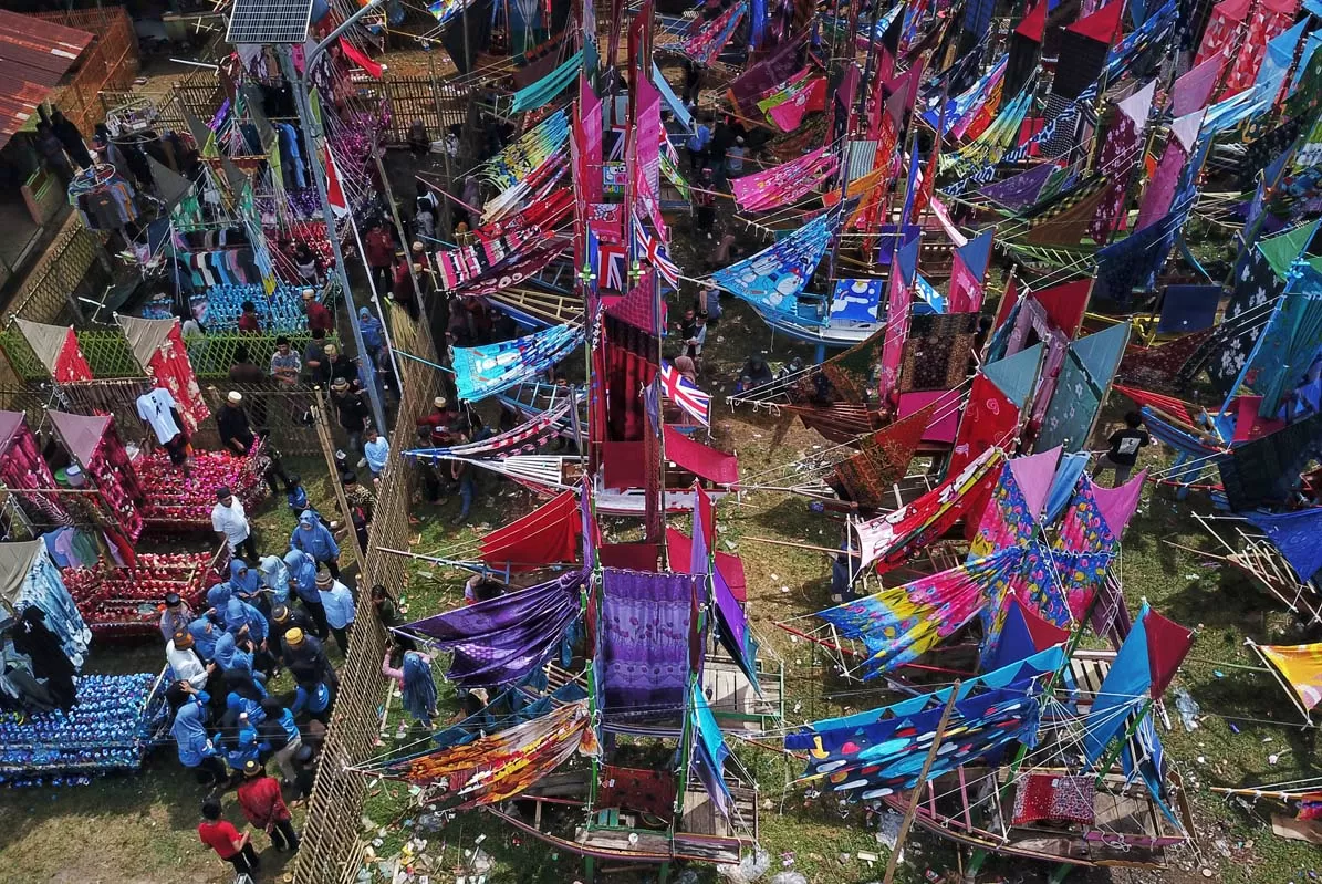 Ratusan Perahu Pinisi...