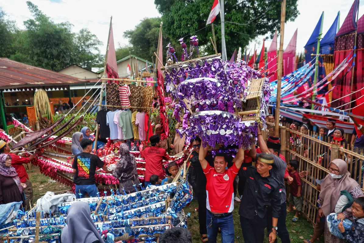 Ratusan Perahu Pinisi...