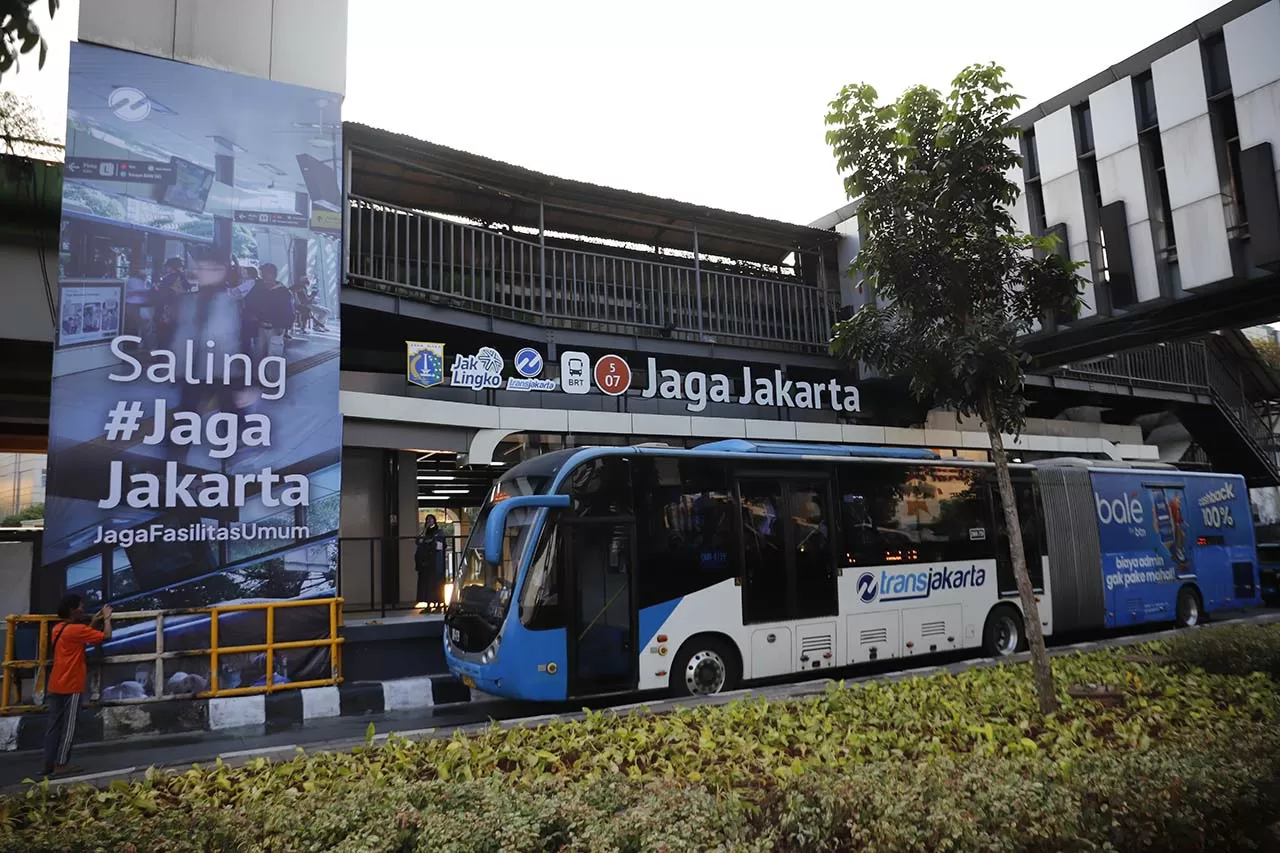 Halte Senen Sentral...