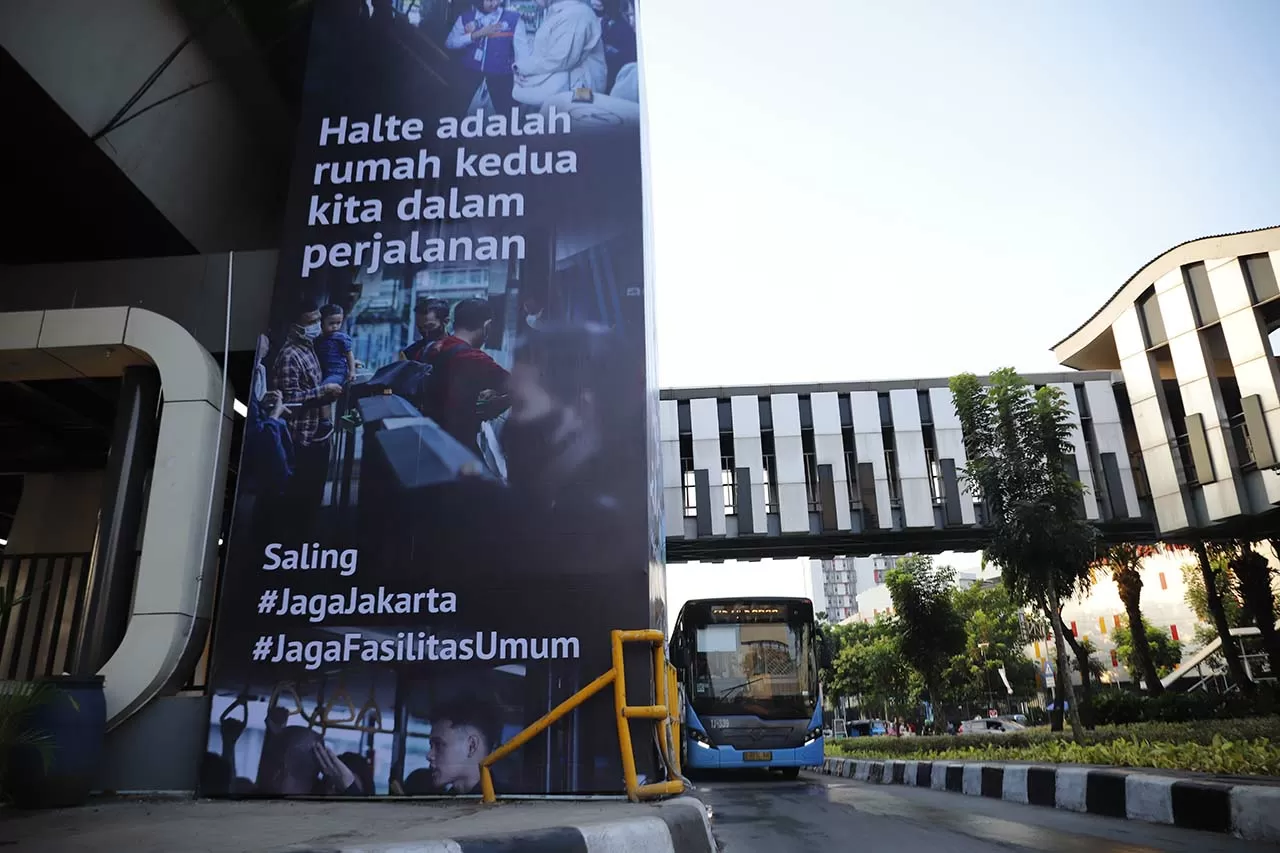Halte Senen Sentral...