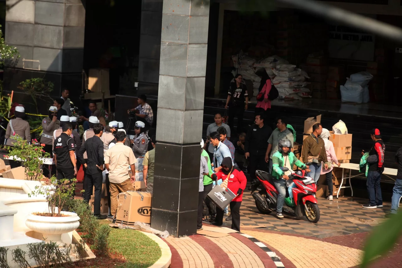 Demo Tuntut Copot Kapolda...