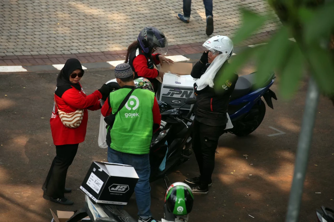 Demo Tuntut Copot Kapolda...