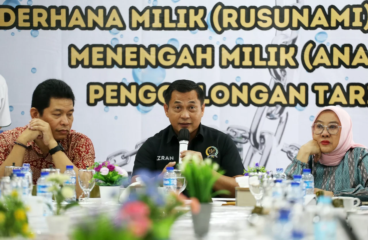 Senator Achmad Azran...