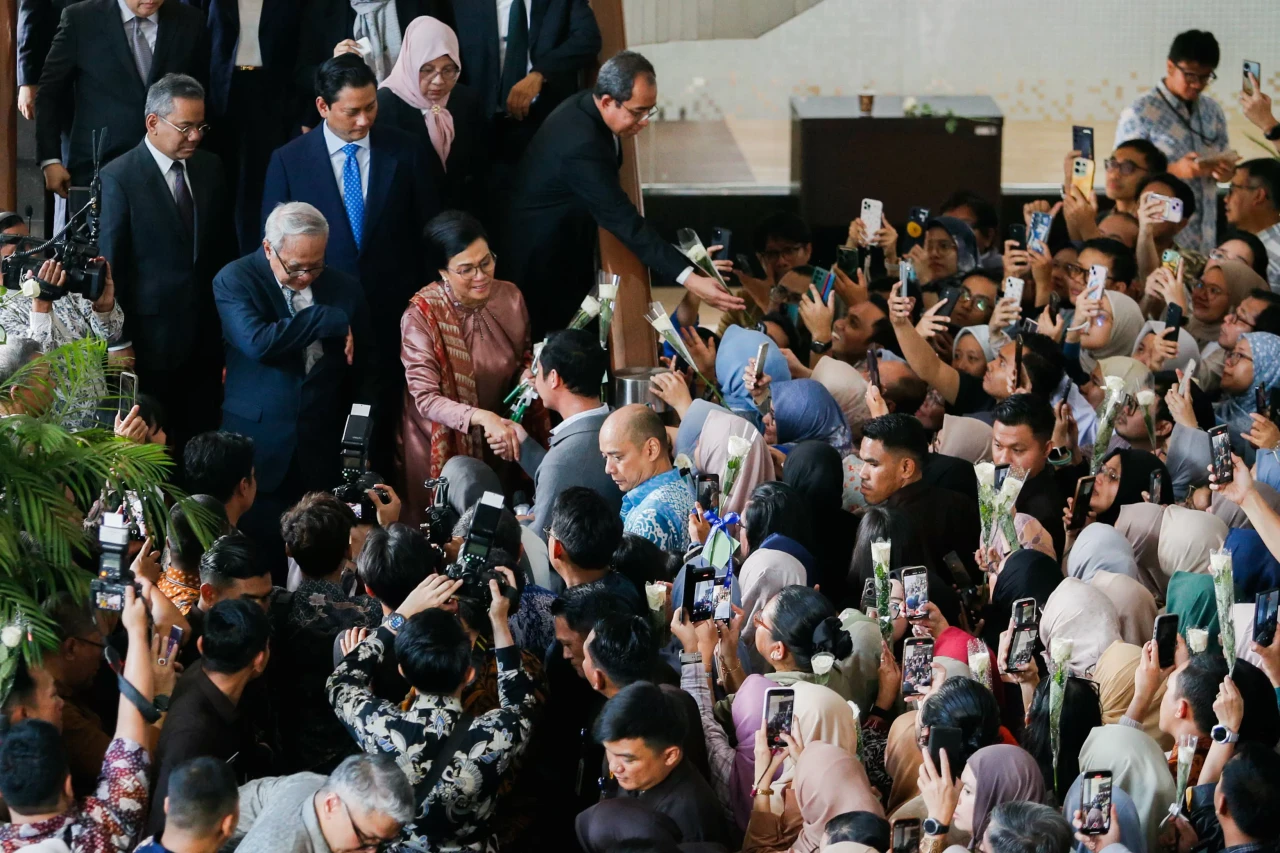 Pegawai Kemenkeu Iringi...