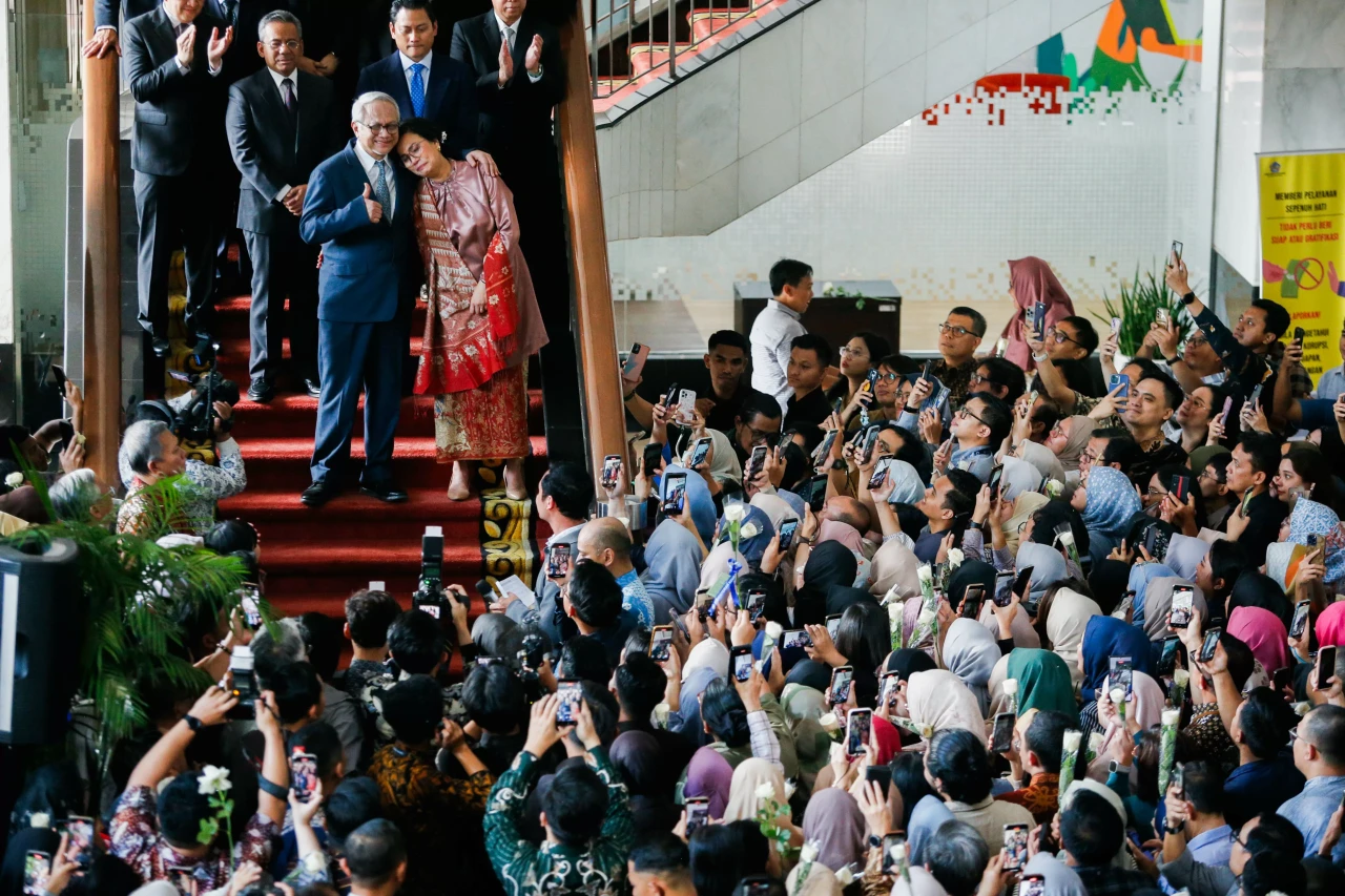 Pegawai Kemenkeu Iringi...