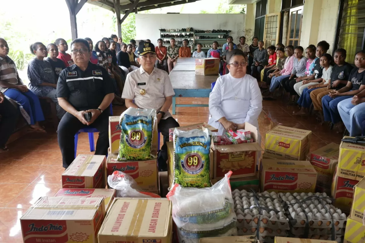 Pj Gubernur Papua Salurkan...