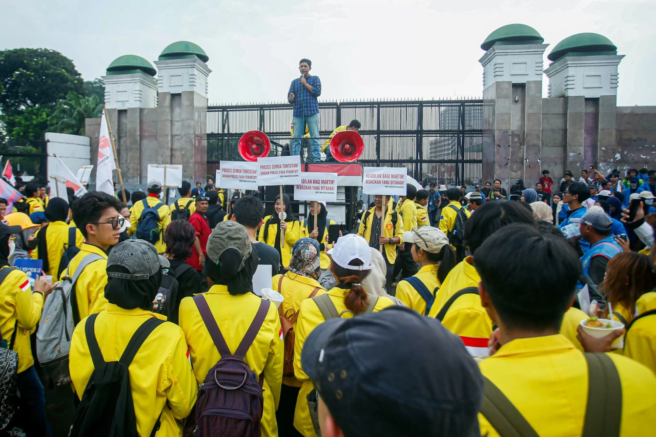 Demo Mahasiswa Tagih...