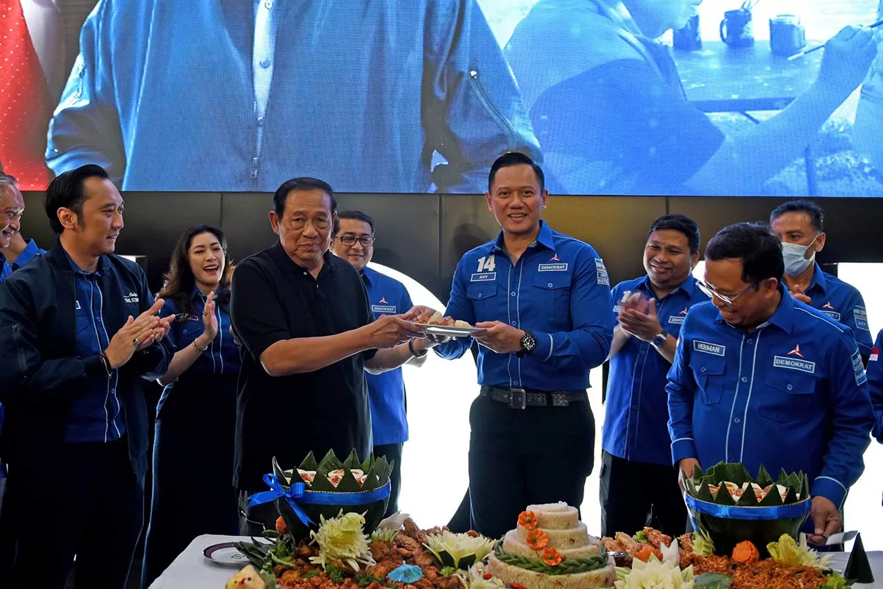 SBY Serahkan Lukisan...