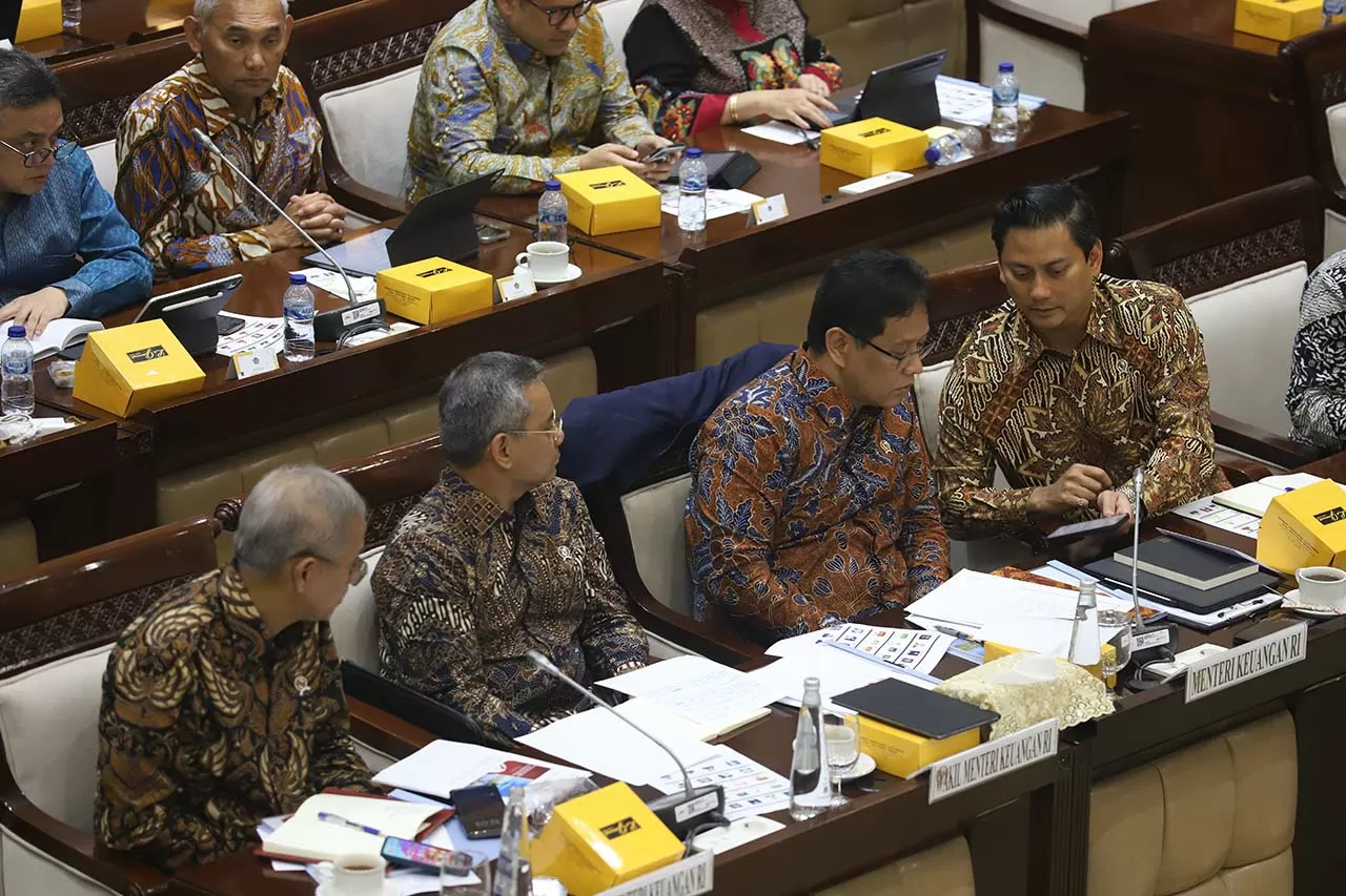 Komisi XI DPR Gelar...