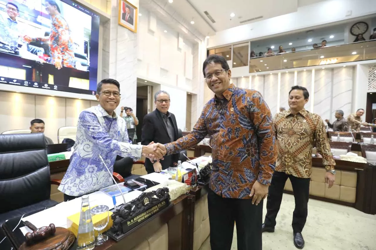 Komisi XI DPR Gelar...