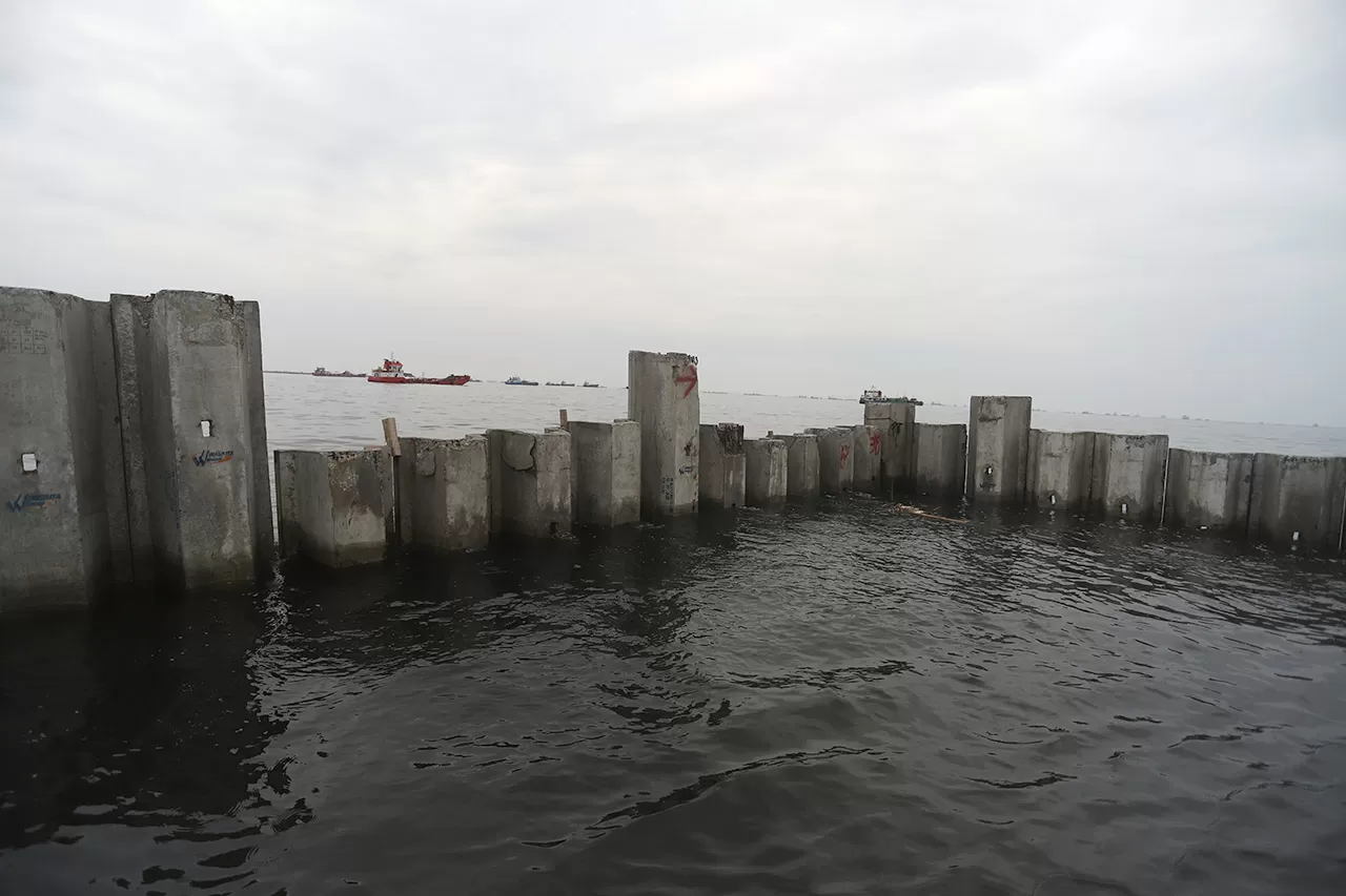 Proyek Tanggul Beton...