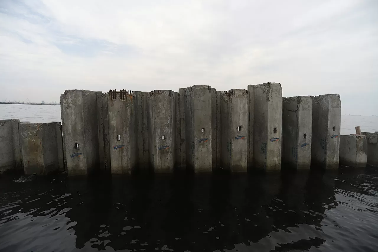 Proyek Tanggul Beton...