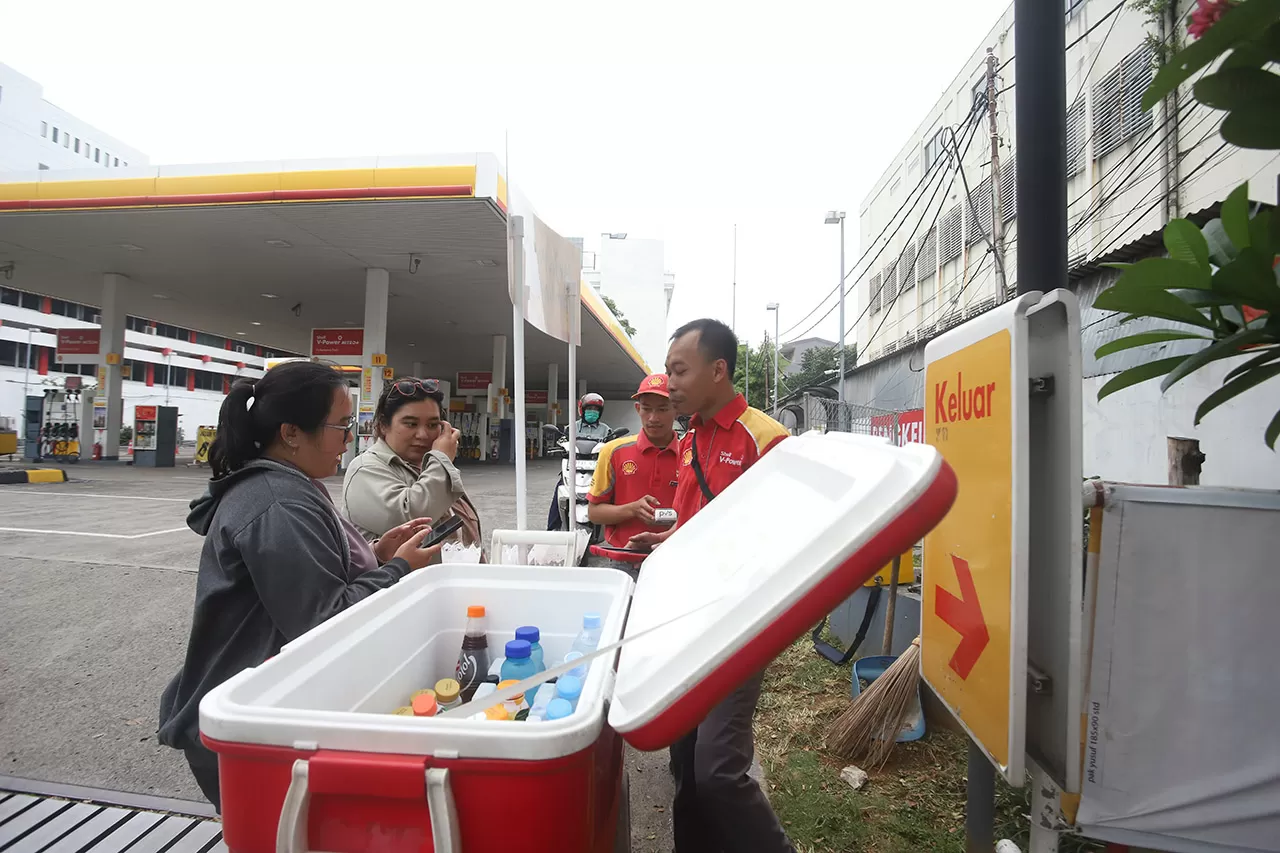 Stok BBM Menipis, Petugas...