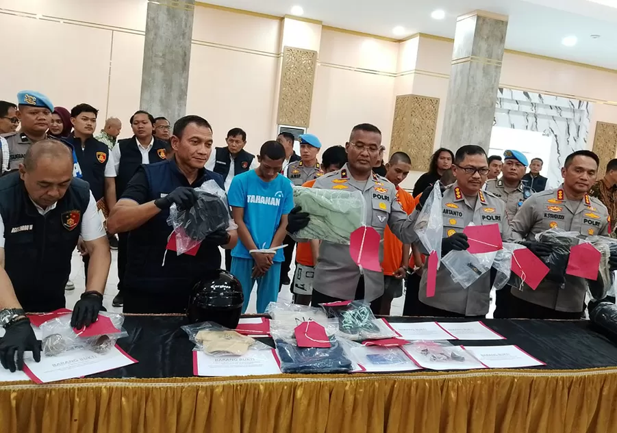 Polda Jateng Tangkap...