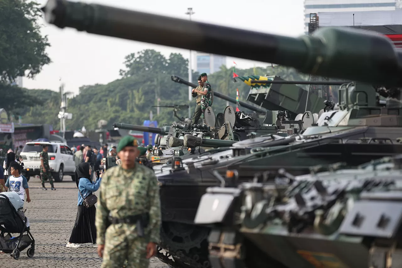 Semarak TNI Fair Sambut...
