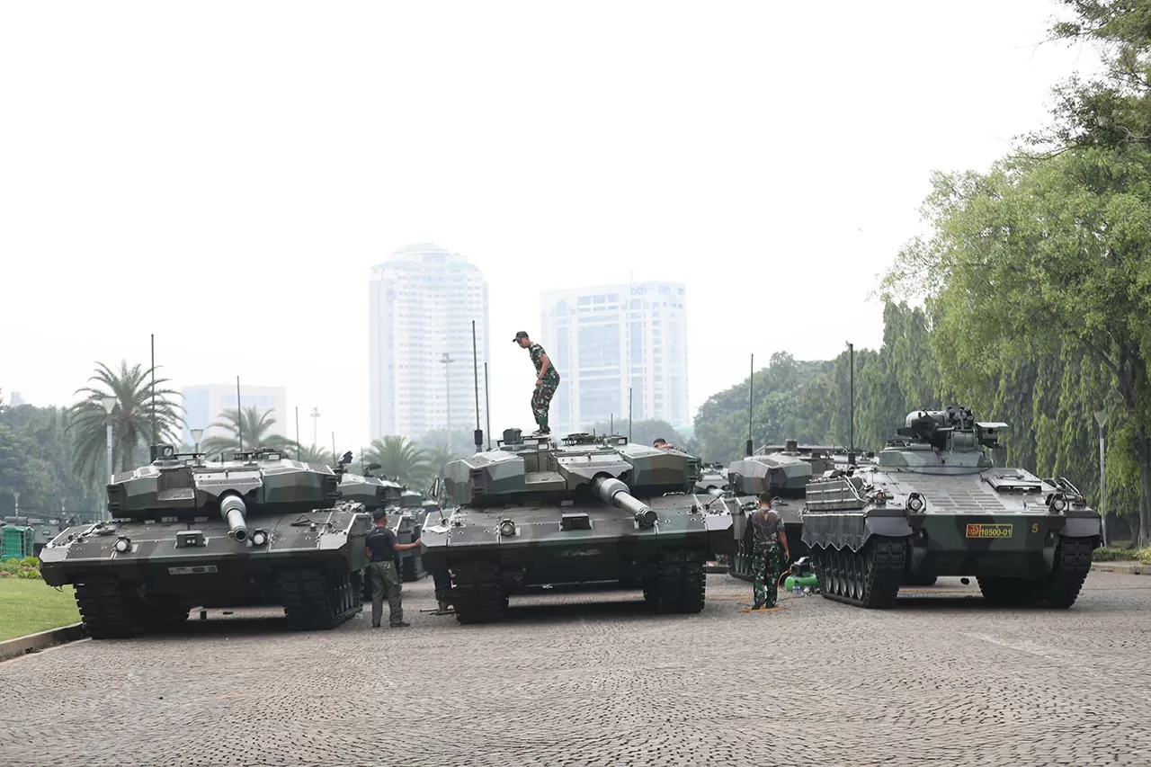 Semarak TNI Fair Sambut...