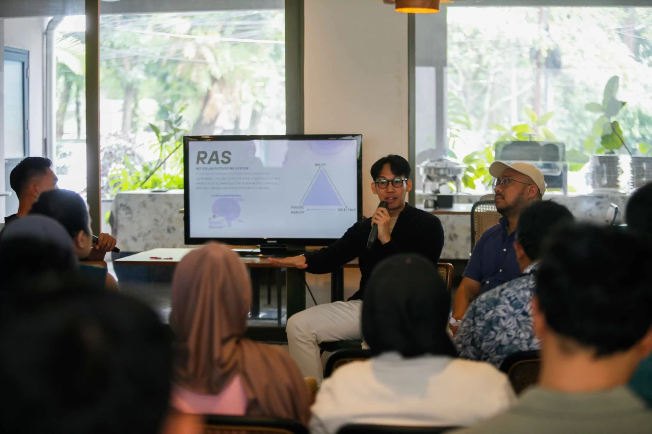 Diskusi Komunitas Bahas...