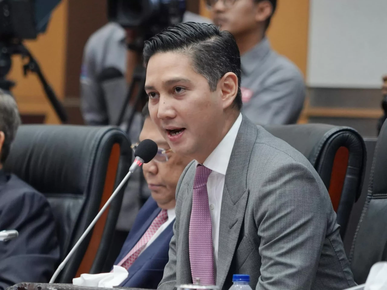 Fraksi Gerindra: Pidato...