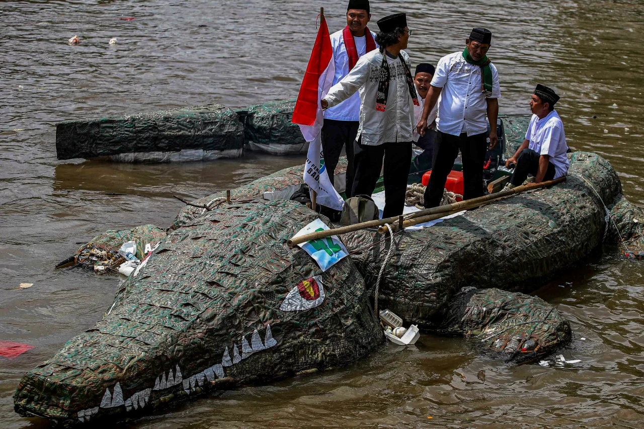 Keseruan Festival Perahu...