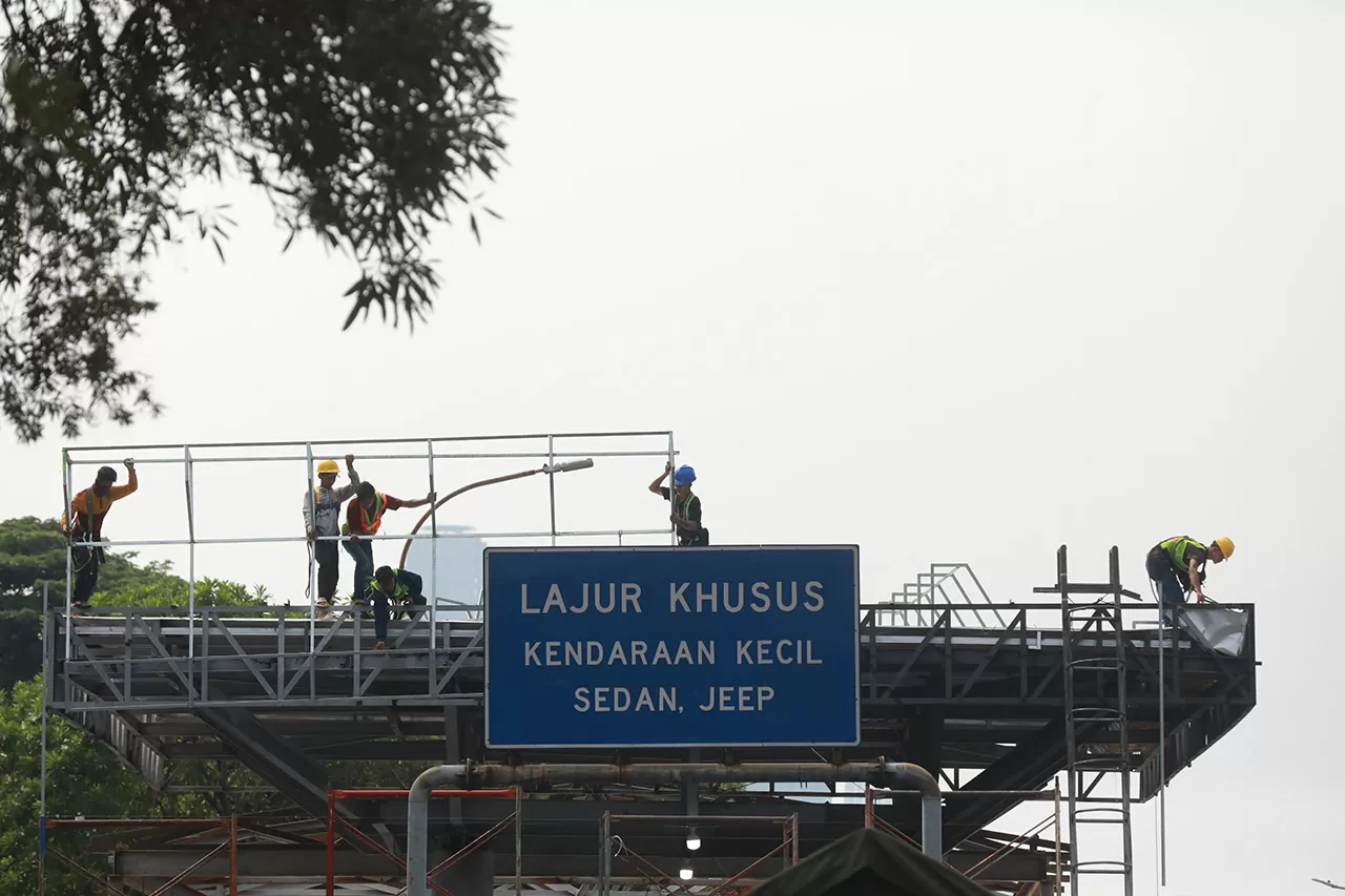 Enam Gerbang Tol Jakarta...