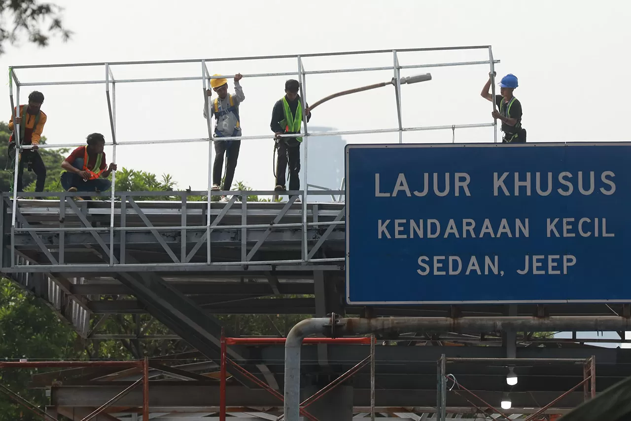 Enam Gerbang Tol Jakarta...