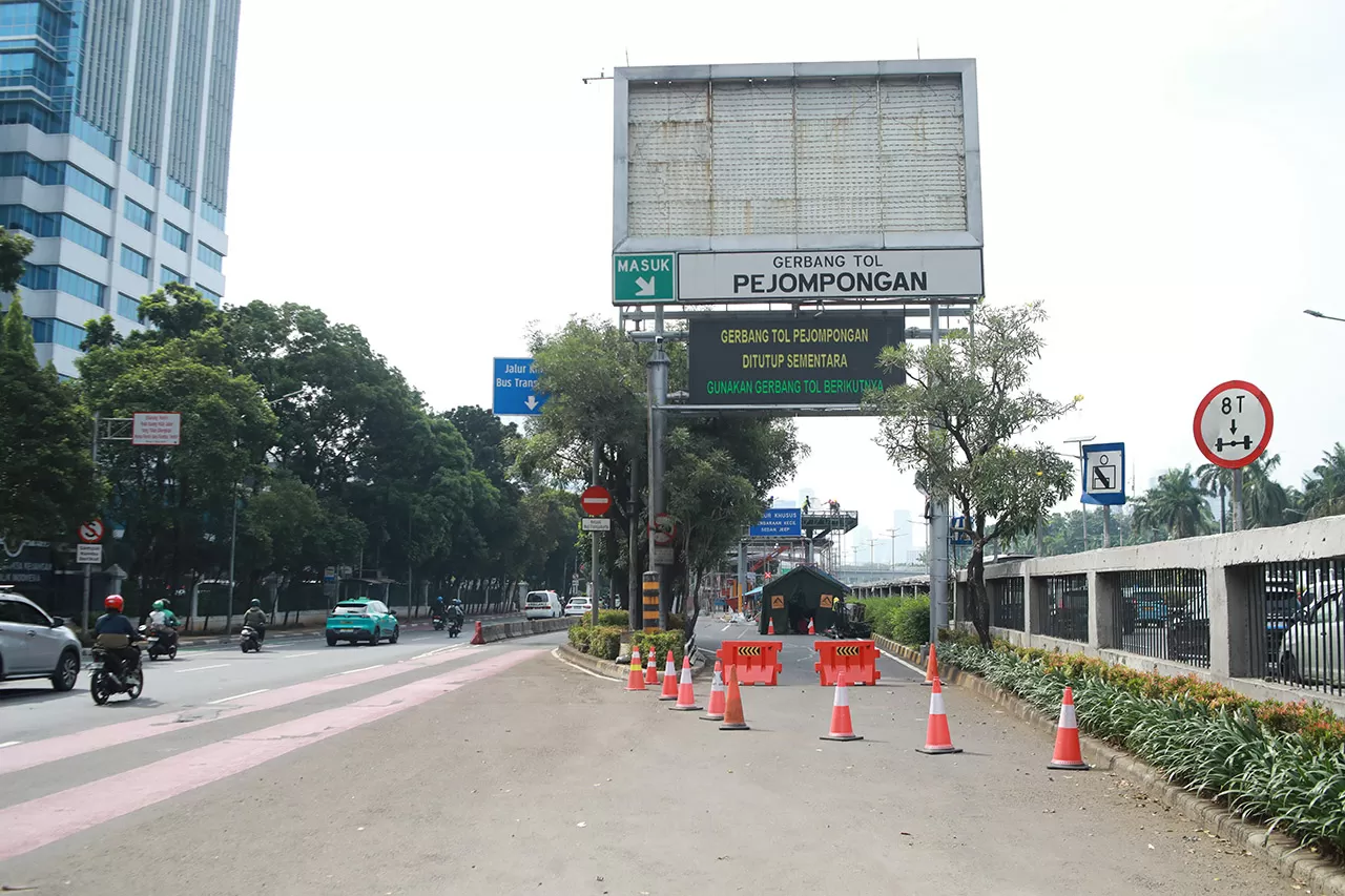 Enam Gerbang Tol Jakarta...