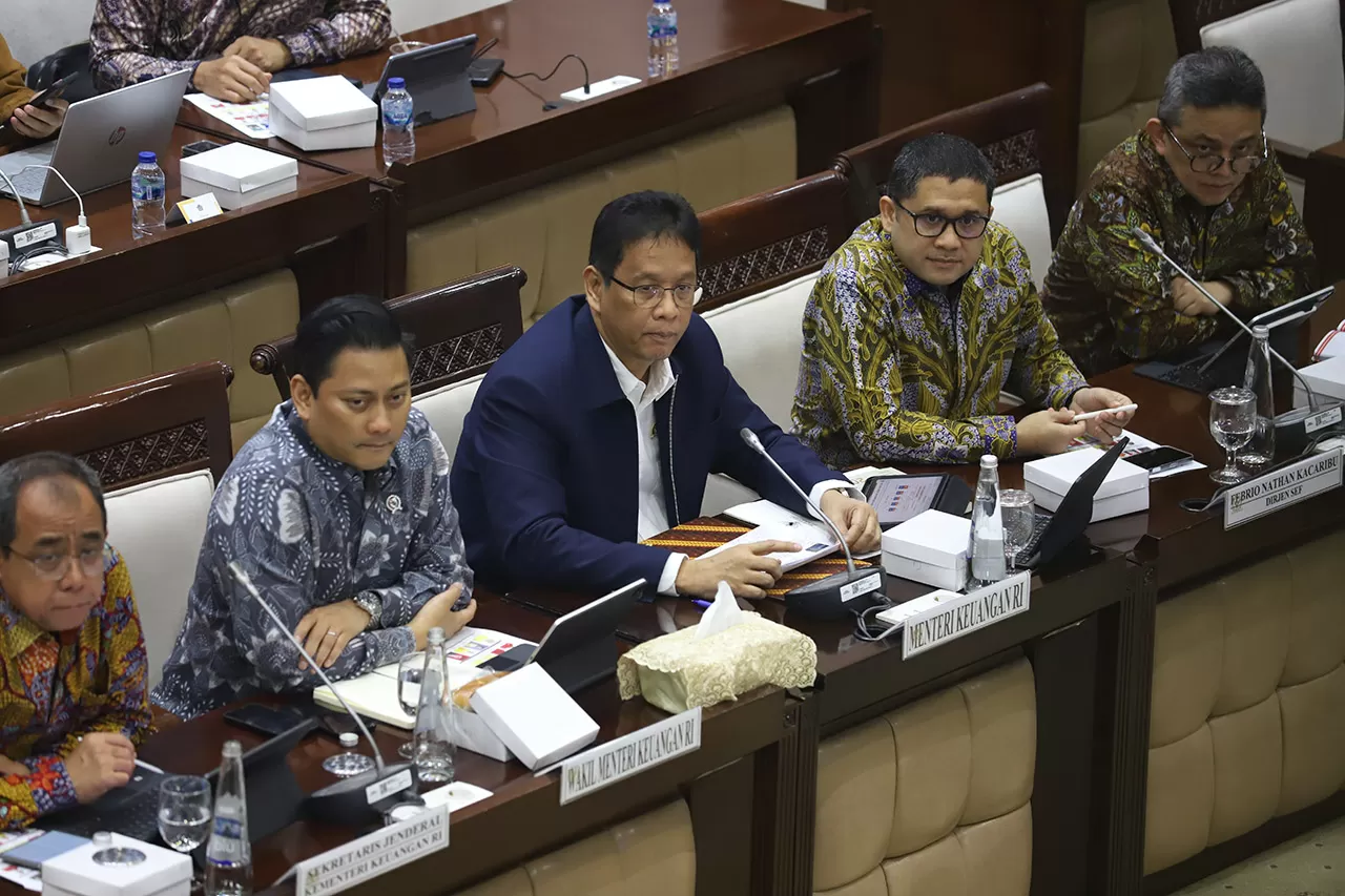 Menkeu Purbaya di Hadapan...
