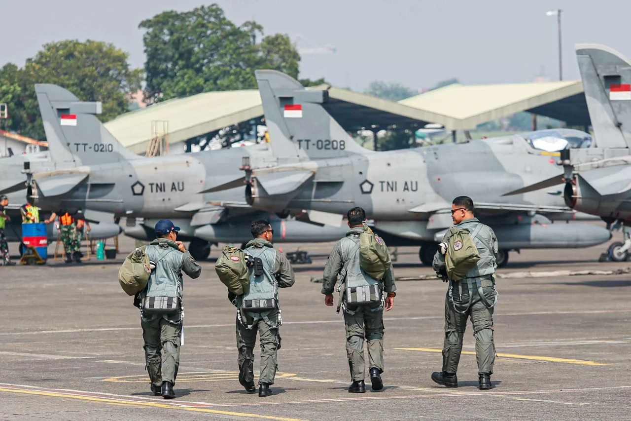 Melihat Persiapan Pesawat...