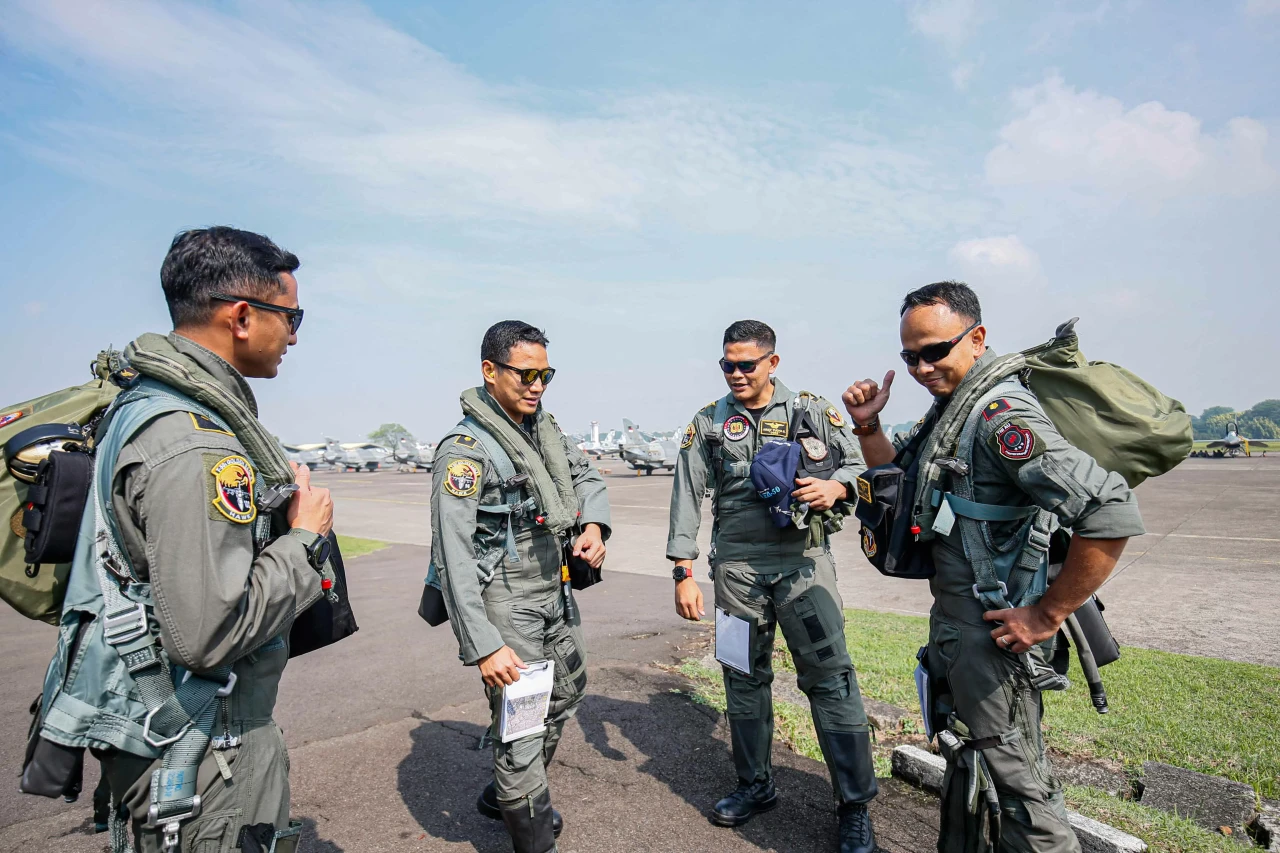 Melihat Persiapan Pesawat...