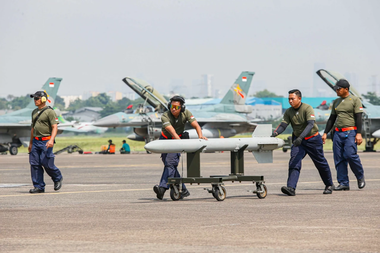 Melihat Persiapan Pesawat...