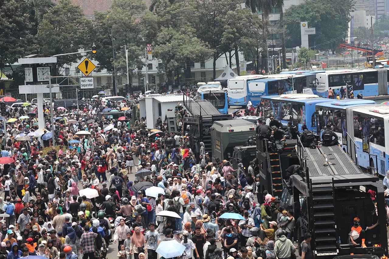 TNI Makin Dihati, Pawai...