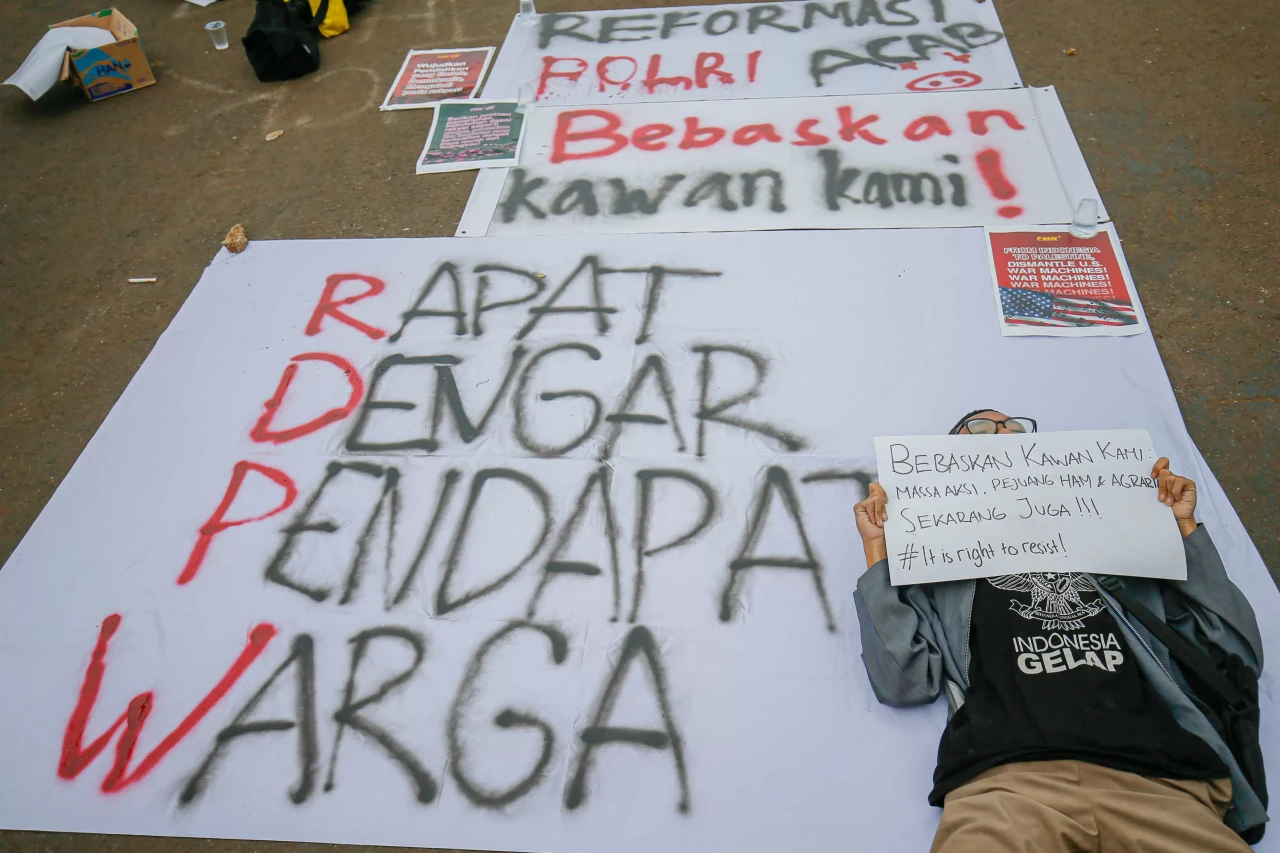 Aksi Damai Mahasiswa...