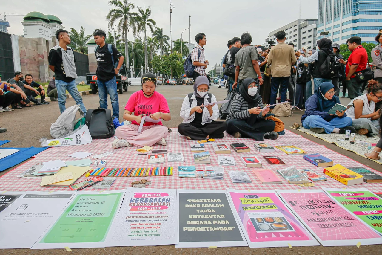 Aksi Damai Mahasiswa...