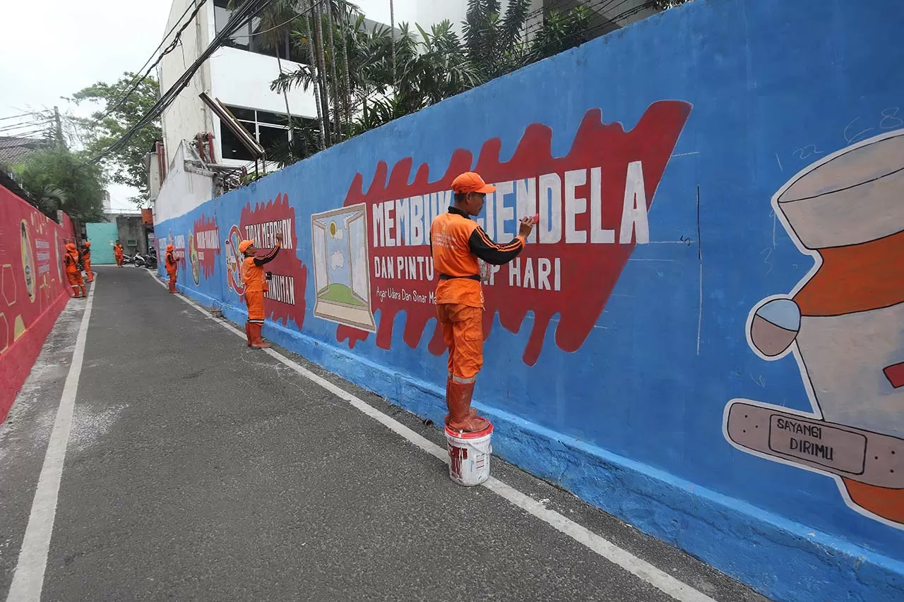 Warna-Warni Mural Ajak...