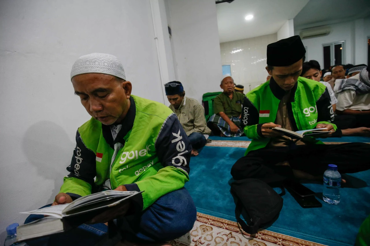 Ratusan Pengemudi Gojek...