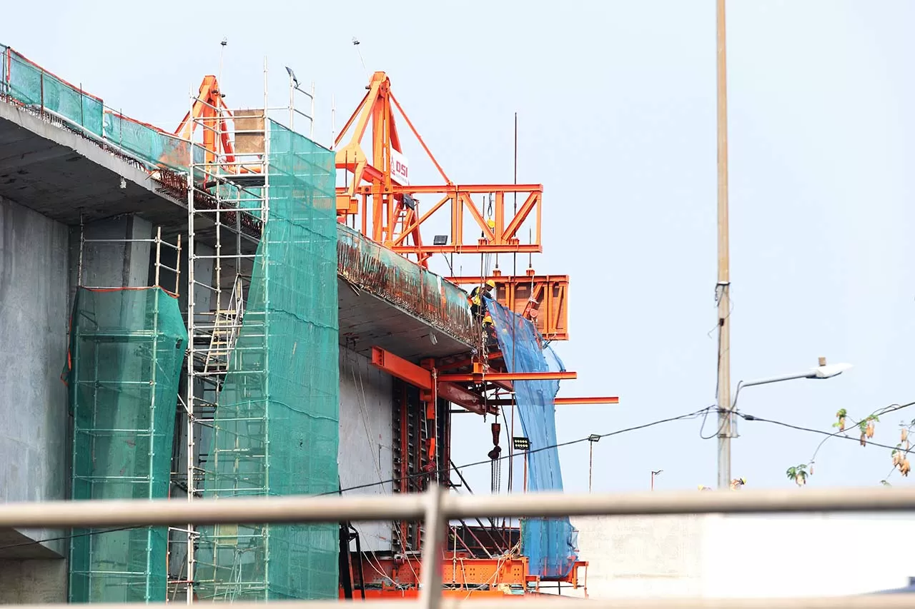Progres LRT Jakarta...