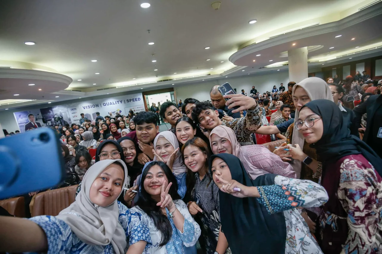 Kuliah Umum Angela Tanoesoedibjo...