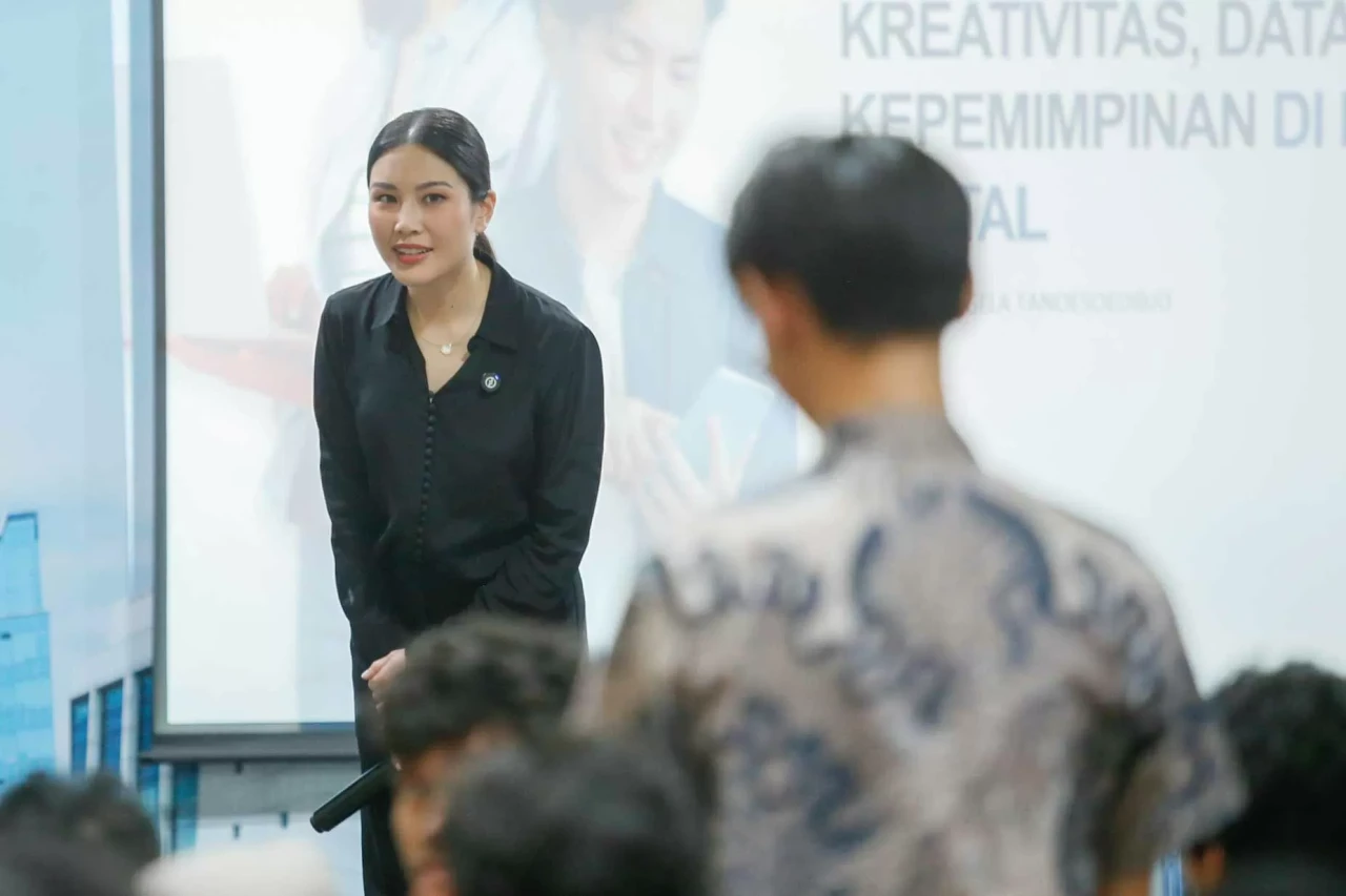 Kuliah Umum Angela Tanoesoedibjo...