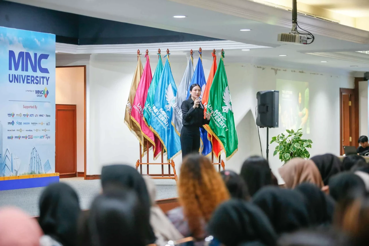 Kuliah Umum Angela Tanoesoedibjo...