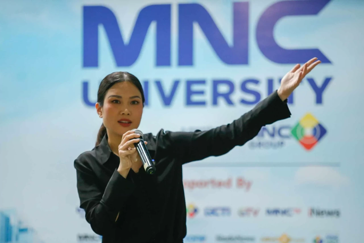 Kuliah Umum Angela Tanoesoedibjo...