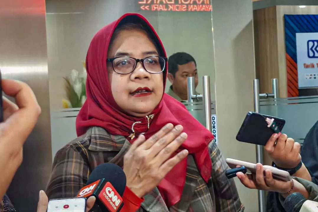 Keluarga Arya Daru Desak...
