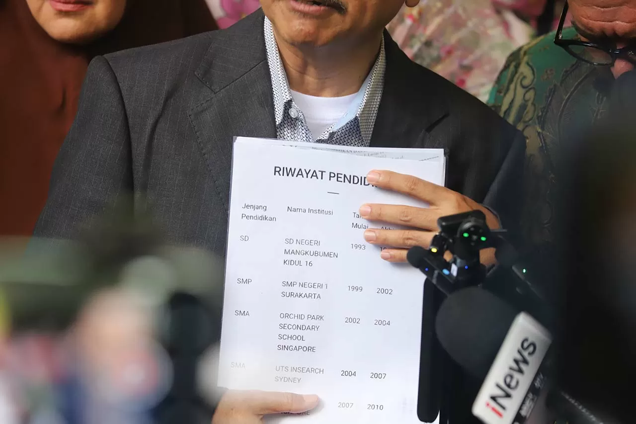 Roy Suryo dan Tim Hukum...