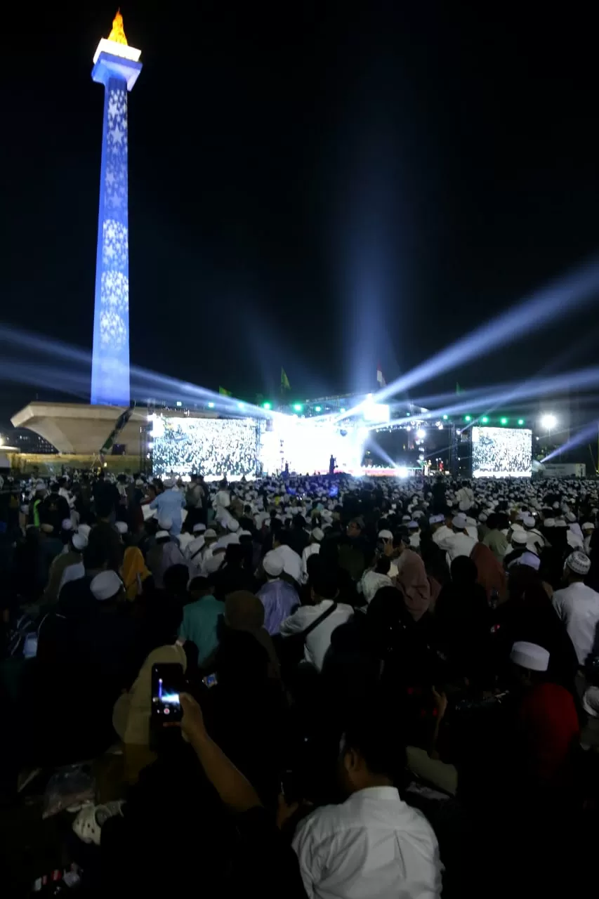 Ratusan Ribu Umat Islam...